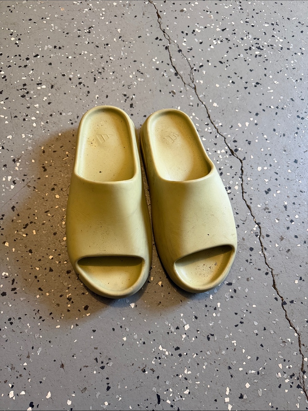 YEEZY SLIDES Sandals